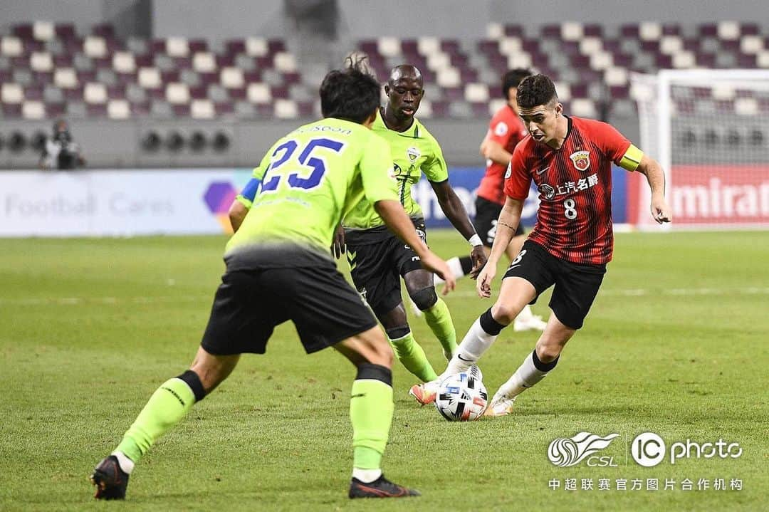 オスカルさんのインスタグラム写真 - (オスカルInstagram)「Mais uma vitória 💪🏼🙏🏻 #ACL2020 #O8 #football #ShanghaiSIPG 🔴🔴」11月23日 3時21分 - oscar_emboaba