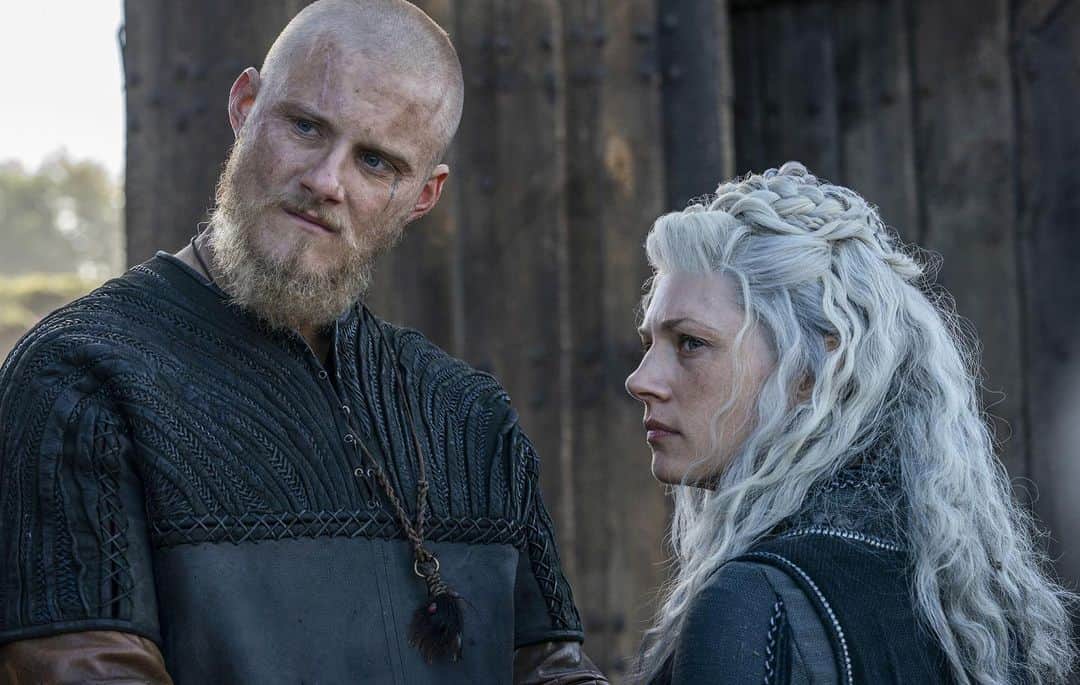 キャサリン・ウィニックのインスタグラム：「Huge congrats to my talented Co-star @alexanderludwig for a BEST ACTOR Nomination for the Critics Choice Awards for VIKINGS.  Honored to be part of your journey in front and behind the camera. ✨#Co-star #Director #proudmama」