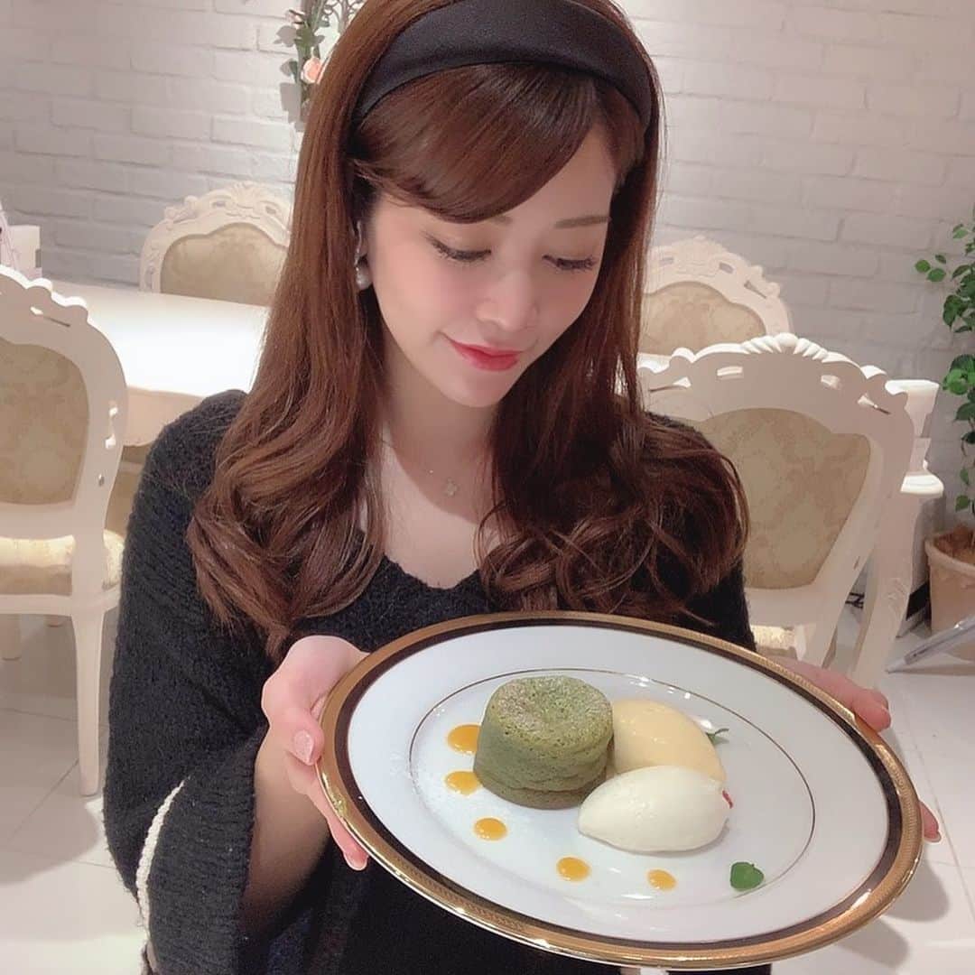 薄井美樹のインスタグラム：「．     渋谷にある かわいいメルヘンなカフェ☕💕  ここのアフターヌーンも可愛いの🧁     ．」