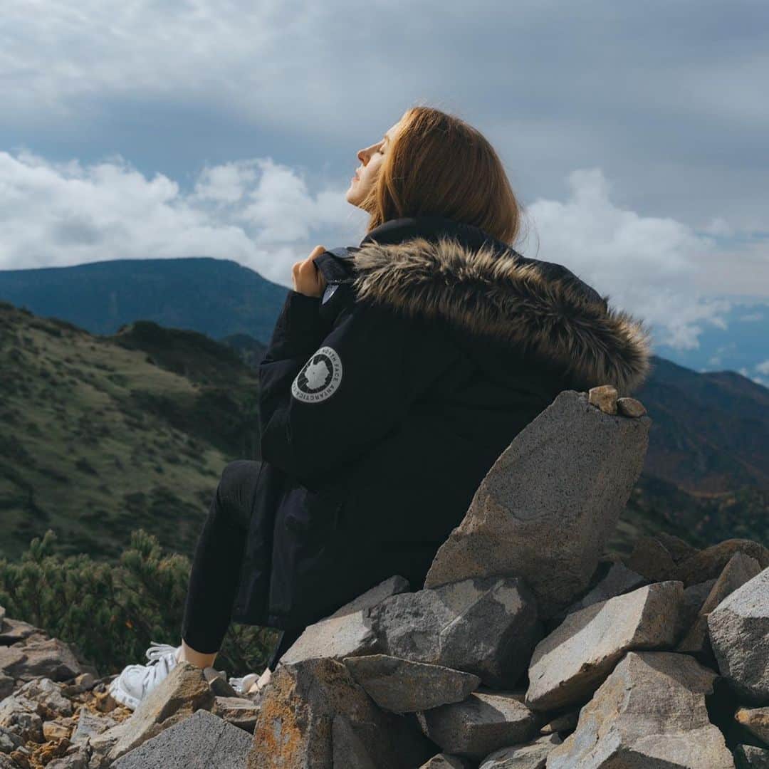 Lisaのインスタグラム：「mountains, sky, freedom  camera: @ryuta_1910」