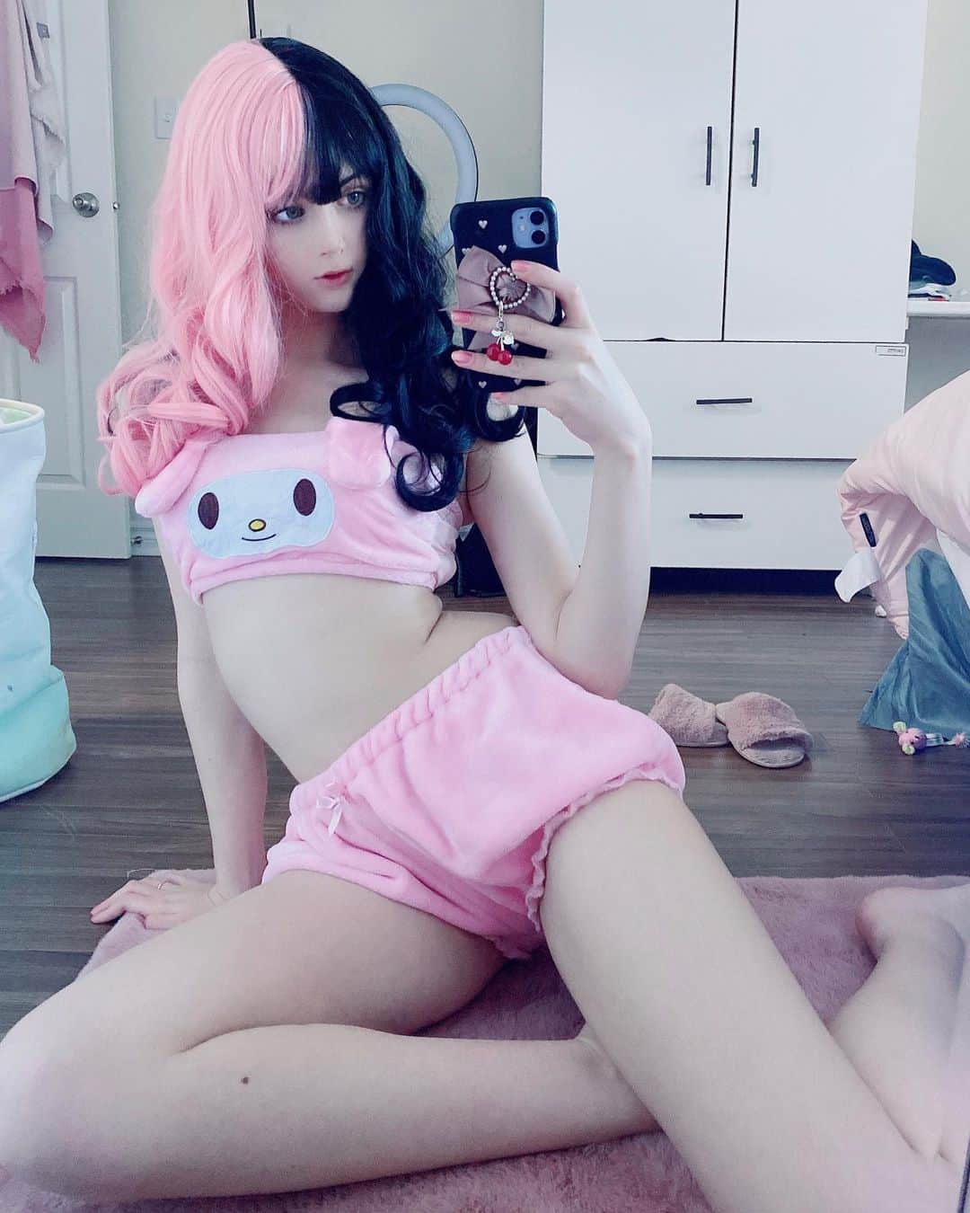 Hirari Ann（ヒラリー アン）さんのインスタグラム写真 - (Hirari Ann（ヒラリー アン）Instagram)「My melody is my favorite 💕 these pajamas from @cornerveis are so comfy and cute! 💕 Do you like them?   you can use my code for the website and get 15% off anything ”hirariann15”」11月23日 13時06分 - hirariann