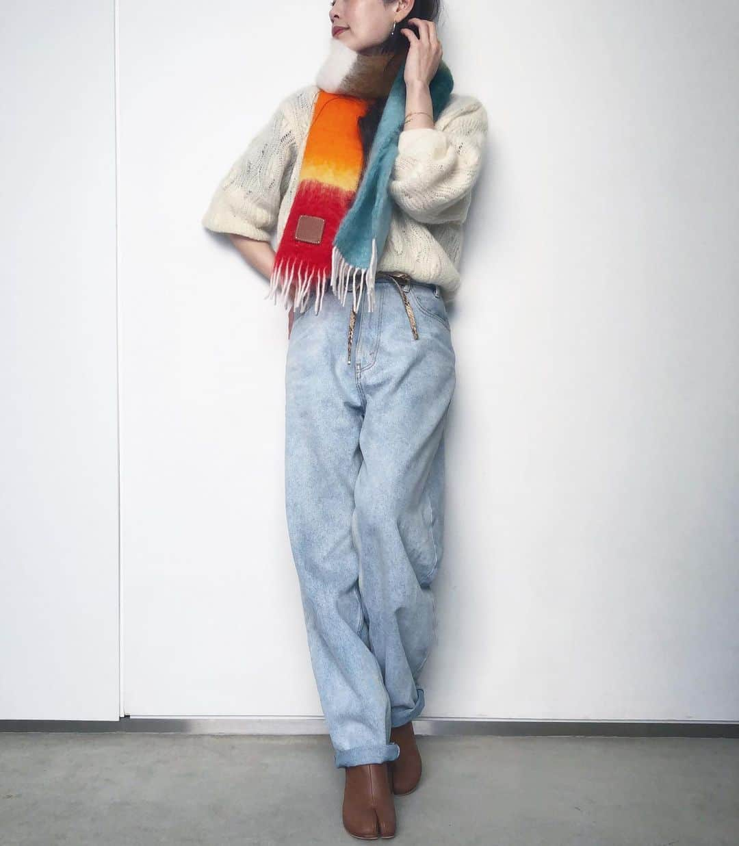 chinatsu614さんのインスタグラム写真 - (chinatsu614Instagram)「Stripe scarf in mohair and cozy knit on chilly Monday are my favorite;) #loewe #mohair #vintageknit #rokubeautyandyouth #maisonmargiela #ootd ・ ・ ・  モヘアマフラー。 私はカラフルにした♥︎  ・ ・ ・ #ロエベ #ロエベマフラー #モヘアマフラー  #マフラーコーデ」11月23日 13時24分 - chinatsu614