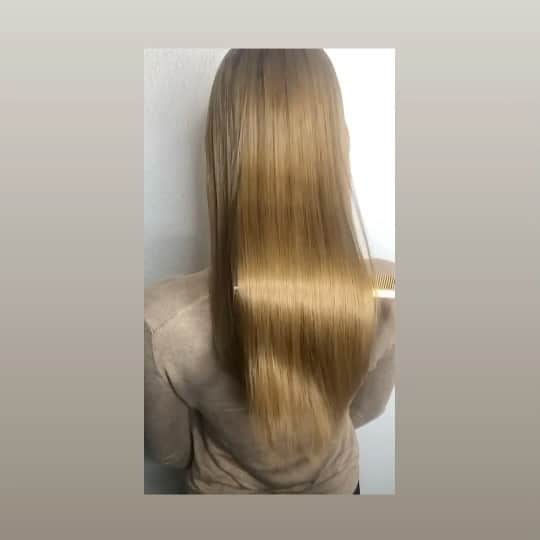 きょこのインスタグラム：「. trico梅田茶屋町の @trico_ken  さんに 髪質改善でツヤツヤにしていただきました💇🏼‍♀️🤍 . こんなにトゥルトゥルなのはじめて!!感動した～😣💖💖 とてもとてもオススメ !!!! . #髪質改善 #髪質改善トリートメント #髪質改善大阪 #大阪美容室 #大阪美容院 #梅田美容室 #梅田美容院」