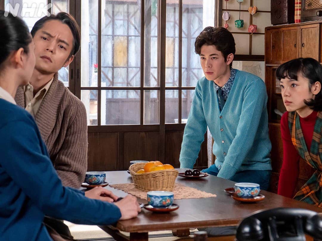 NHK 連続テレビ小説「エール」さんのインスタグラム写真 - (NHK 連続テレビ小説「エール」Instagram)「４人が顔を突き合わせた居間。  あの日の二人を思い出します💭  #朝ドラエール #窪田正孝 #二階堂ふみ #唐沢寿明 #薬師丸ひろ子 #古川琴音 #宮沢氷魚」11月23日 13時37分 - nhk_yell