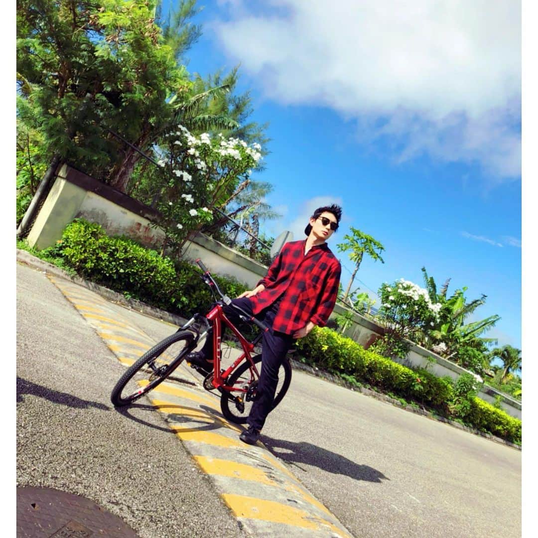 日向野祥のインスタグラム：「2020.7.29 1st写真集『Dream Again..』  自分にとって再び夢を見るというタイトルに相応しい大切な一冊となりました。  予想以上に沢山の方に予約していただきイベントも大成功で終えることができました。  本当に ありがとうございました！！  グアムでのアザーカットと共に...  #日向野祥 #写真集 #DreamAgain.. #グアム #再び夢を見る #オフショット」