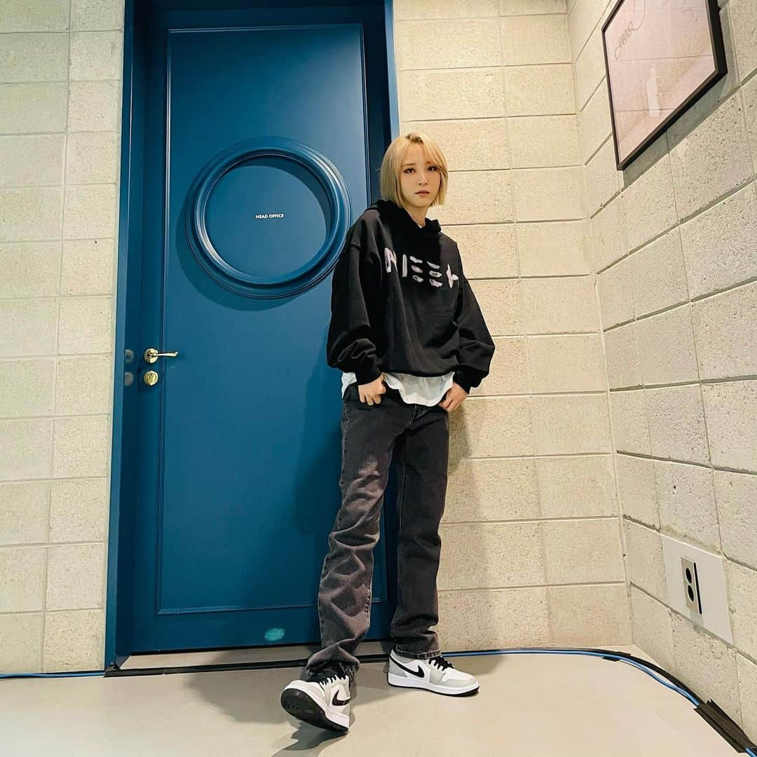 ムンビョルさんのインスタグラム写真 - (ムンビョルInstagram)「🌝🌞 ⠀ ⠀ ⠀ ⠀ ⠀ #byul2closet」11月23日 13時39分 - mo_onbyul