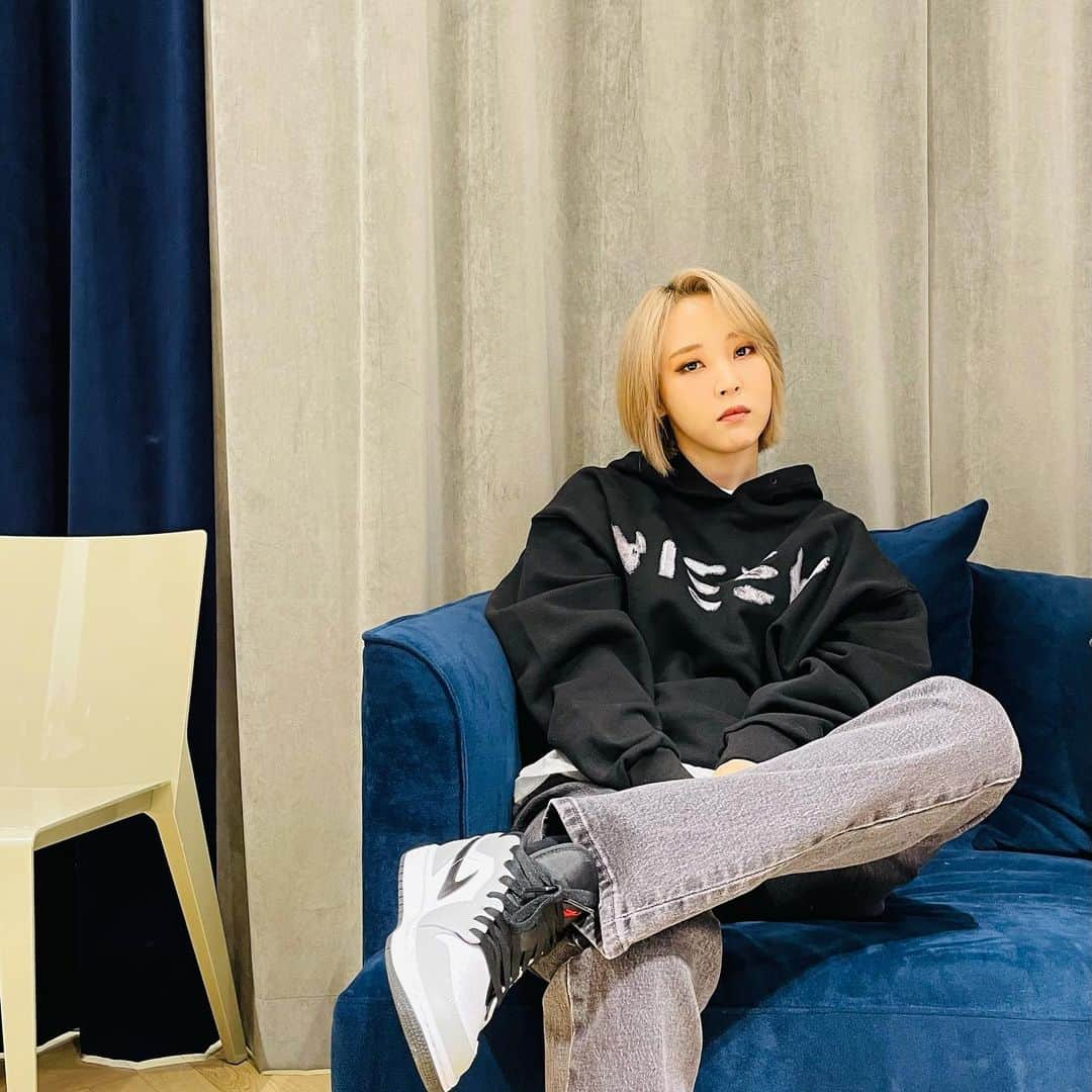 ムンビョルさんのインスタグラム写真 - (ムンビョルInstagram)「🌝🌞 ⠀ ⠀ ⠀ ⠀ ⠀ #byul2closet」11月23日 13時39分 - mo_onbyul