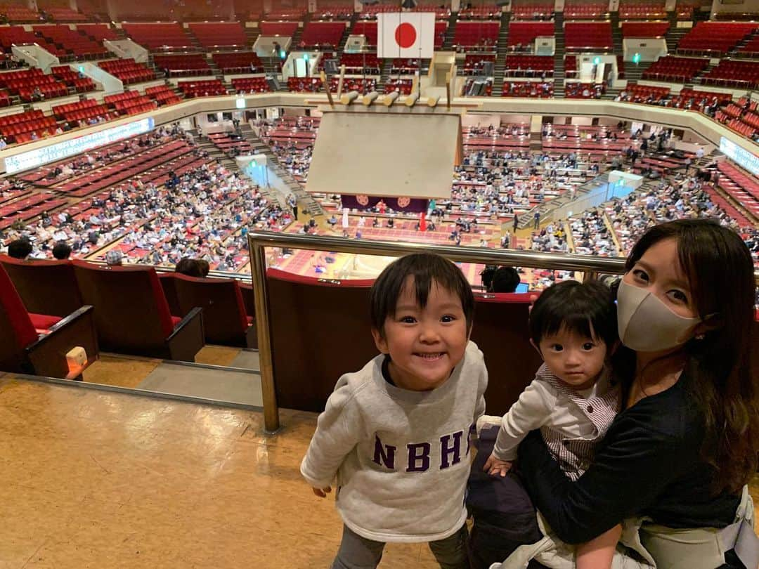 狩野健太さんのインスタグラム写真 - (狩野健太Instagram)「先日初めて相撲を見に両国国技館に行ってきました！  神秘的な空間と実際の取組みの臨場感にとても感動しました！！ ハマりそうな予感🤩  息子達も大興奮でした😁  #狩野健太 #大相撲 #両国国技館」11月23日 13時42分 - kanoken_14