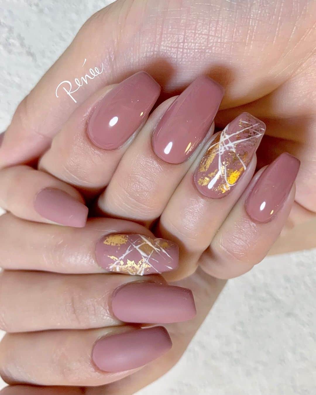 ネイルサロンレネのインスタグラム：「﻿ ﻿ ﻿ 𝒟𝑒𝓈𝒾𝑔𝓃 𝒷𝓎 𝒪𝒦𝒜𝑀𝒪𝒯𝒪 🐿💐﻿ ➠ @renee_maiokmt.1030 ﻿ ﻿ ﻿ ﻿ ﻿ マットとツヤ♡﻿ ﻿ ﻿ 絶妙なカラーはお客様に合わせて﻿ オリジナルカラーを作ってます💓﻿ ﻿ ﻿ ﻿ ﻿ nailsalon Renée﻿ ￣￣￣￣￣￣￣￣﻿ ﻿ ▫︎梅田店﻿ 【open-close】11:00〜21:00﻿ 【定休日】不定休﻿ 【add】大阪市北区堂山町15-23-908﻿ ﻿ ﻿ ▫︎芦屋店﻿ 【open-close】11:00〜21:00﻿ 【定休日】不定休﻿ 【add】芦屋市業平町6-11 Ashiya grotto 302﻿ ﻿ ﻿ ﻿ ﻿ ▶︎▶︎▶︎初回クーポンご利用頂けます﻿ ￣￣￣￣￣￣￣￣￣￣￣￣￣￣￣￣﻿ ご予約はプロフィールTOPのリンク内﻿ URLをご利用下さい。﻿ ﻿ ﻿ ﻿ メニューに迷った方やご相談は…﻿ ﻿ 　　🤍Renée公式LINE🤍﻿ ─────────────﻿  【@bos7903t】←※@から入力🔍﻿ ﻿ #nail #nails #gelnails #nailart #ネイル #ジェルネイル #美甲 #네일 #젤네일 #nailsalonrenee #ネイルサロンレネ﻿ #大阪ネイルサロン #梅田ネイルサロン #芦屋ネイルサロン #神戸 #芦屋 #beauland #ビューランド﻿  #芦屋ネイルサロン #instagood#tbt#photooftheday#japanesenailart #네일아트 #ホイルネイル #pinknails #美爪ネイル #ニュアンスネイル #海外ネイル #ピンクネイル #ワンカラーネイル」