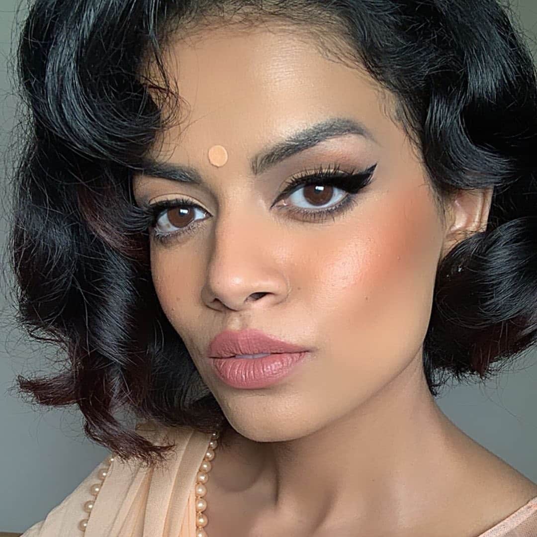 Benefit Cosmeticsさんのインスタグラム写真 - (Benefit CosmeticsInstagram)「This look is one for the books! ✍💗 @sharifaeasmin shapes & defines her #benefitbrows with Precisely, My Brow Eyebrow Pencil (6 - cool soft black)! #regram #friendswithbenefit」11月23日 14時01分 - benefitcosmetics