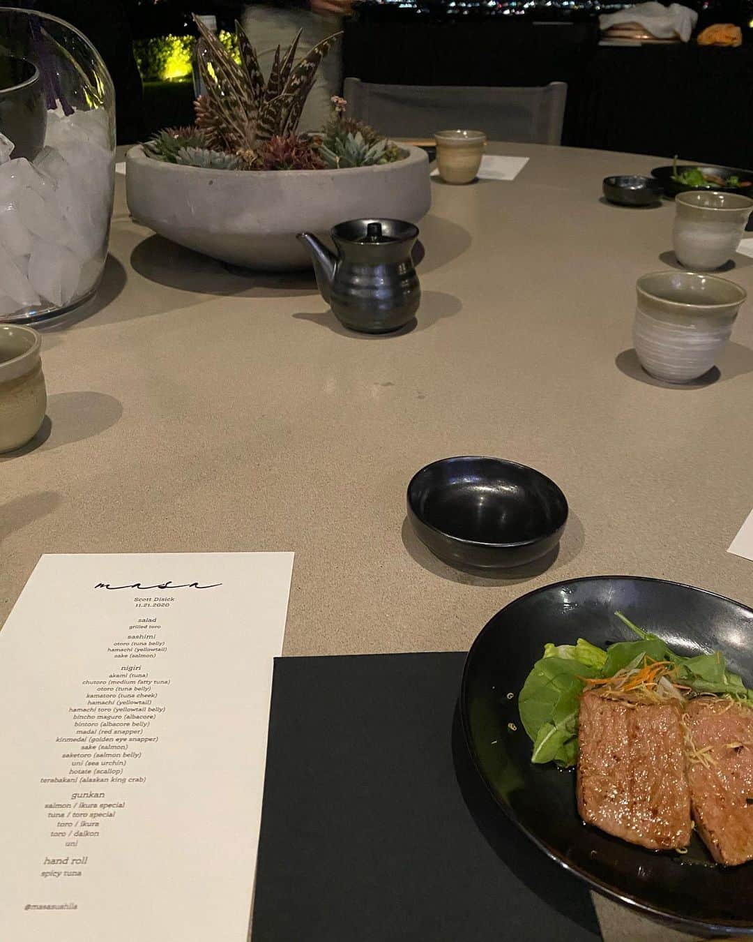 スコット・ディジックのインスタグラム：「Enjoy dinner at home with @masasushila best sushi 🍣 in town」