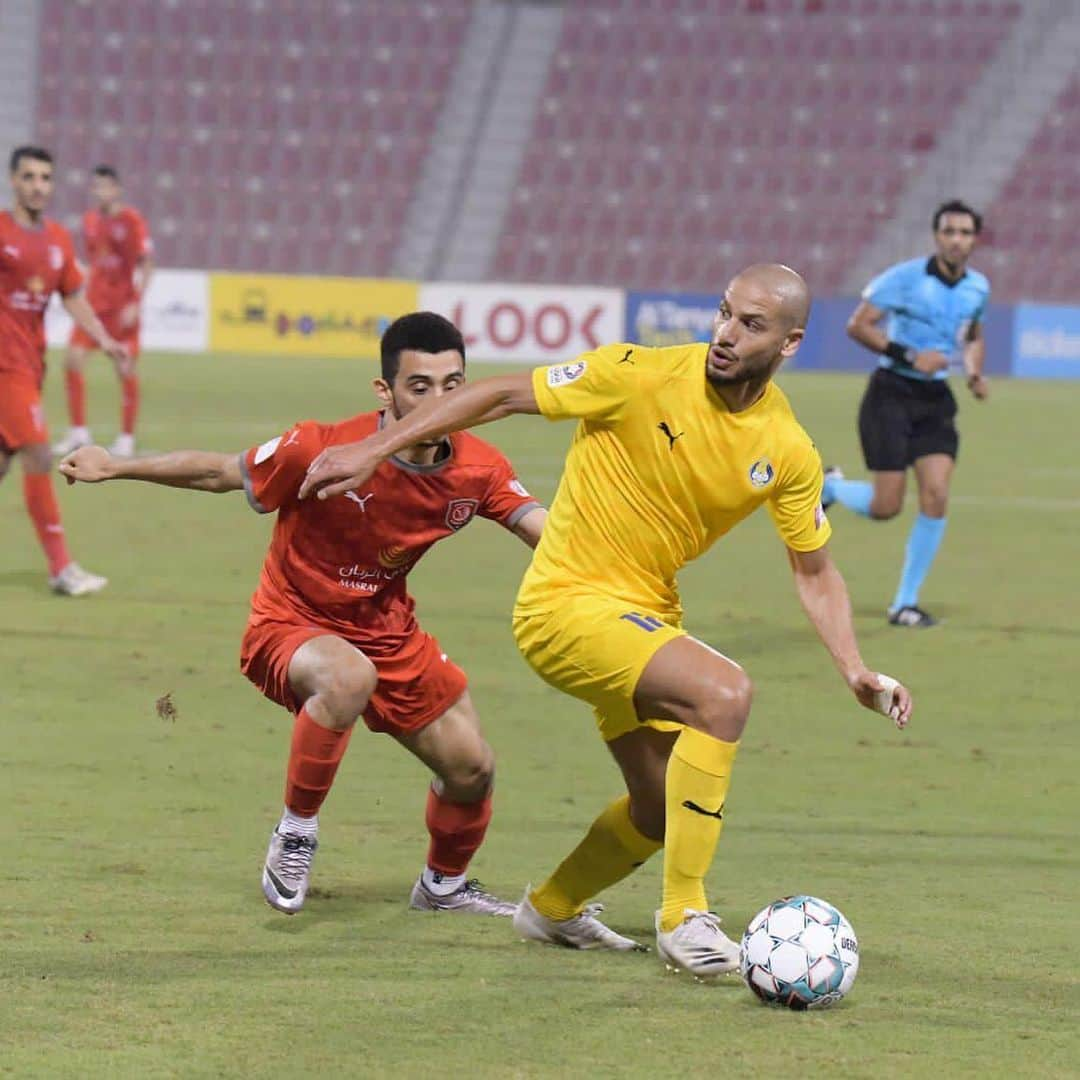 アドレーヌ・グェディウラさんのインスタグラム写真 - (アドレーヌ・グェディウラInstagram)「Good win el hamdulilah 💙💛 @algharafaclub @qsl @qfa  #panthers #gharafaoui #dababa #tiribark」11月23日 5時26分 - adleneg17