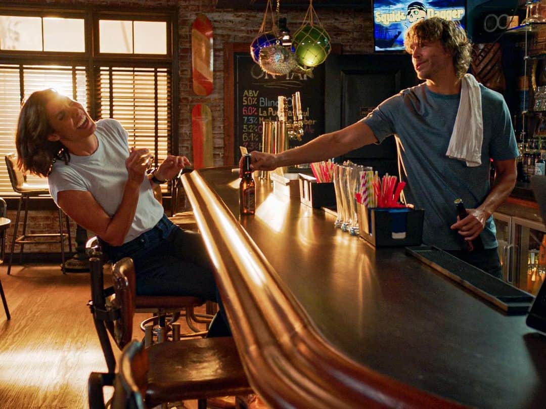 ダニエラ・ルーアのインスタグラム：「Kensi is not even laughing at Deeks. She’s laughing at herself because hey... she’s a badass dork. All new episode of @ncisla tonight on @cbstv 💥 . A Kensi nem se está a rir do Deeks. Ri-se dela própria porque... é uma heroína com toque de palhaçada. Episódio novinho de #ncisla hoje na #cbs (eua) . #season12 @ericcolsen #usbeingus #thesecrazykids #partners #kensi #deeks #densi #keeks #heroes #ncislafamilia」