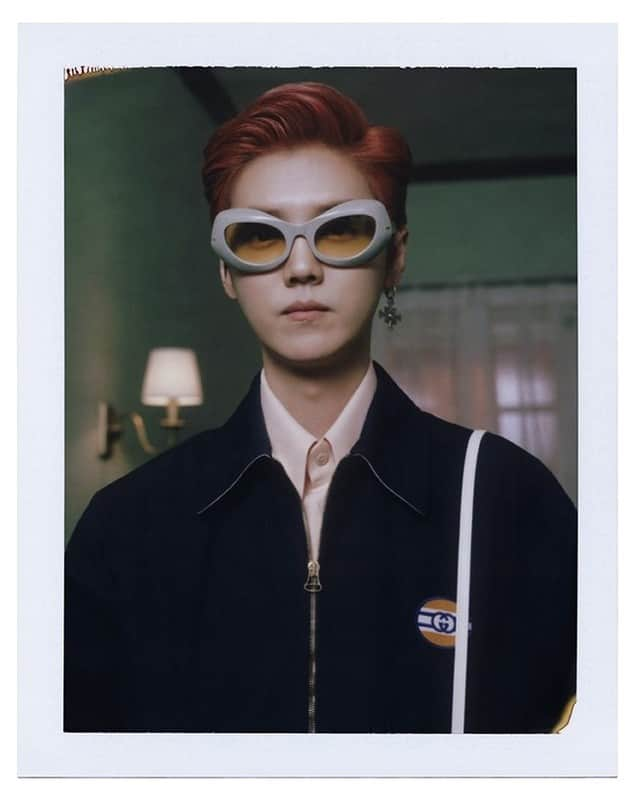 グッチさんのインスタグラム写真 - (グッチInstagram)「In the seventh episode from ‘Ouverture Of Something That Never Ended,’ #LuHan @7_luhan_m wears a blouson with Interlocking G patch detail, silk shirt with buttoned collar and epaulets, jogging short pants, oversize oval #GucciEyewear sunglasses with tinted yellow lenses, a single cross motif earring in sterling silver, long socks with @chatsworthofficial’s crest and a #GucciJackie1961 leather bag. Watch all episodes from the 7-Part series through link in bio or on @gucci. #GucciFest #GucciOuverture #AlessandroMichele @alessandro_michele」11月23日 6時00分 - gucci