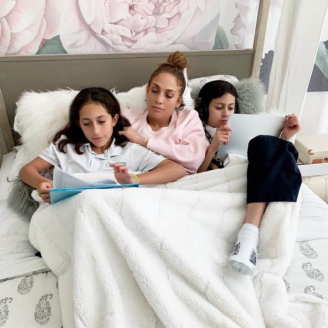 E! Onlineさんのインスタグラム写真 - (E! OnlineInstagram)「Jennifer Lopez got candid about an eye-opening conversation she had with her kids regarding their lifestyle. Link in bio for more about "the parts they weren't fine with." (📷: Instagram)」11月23日 6時02分 - enews