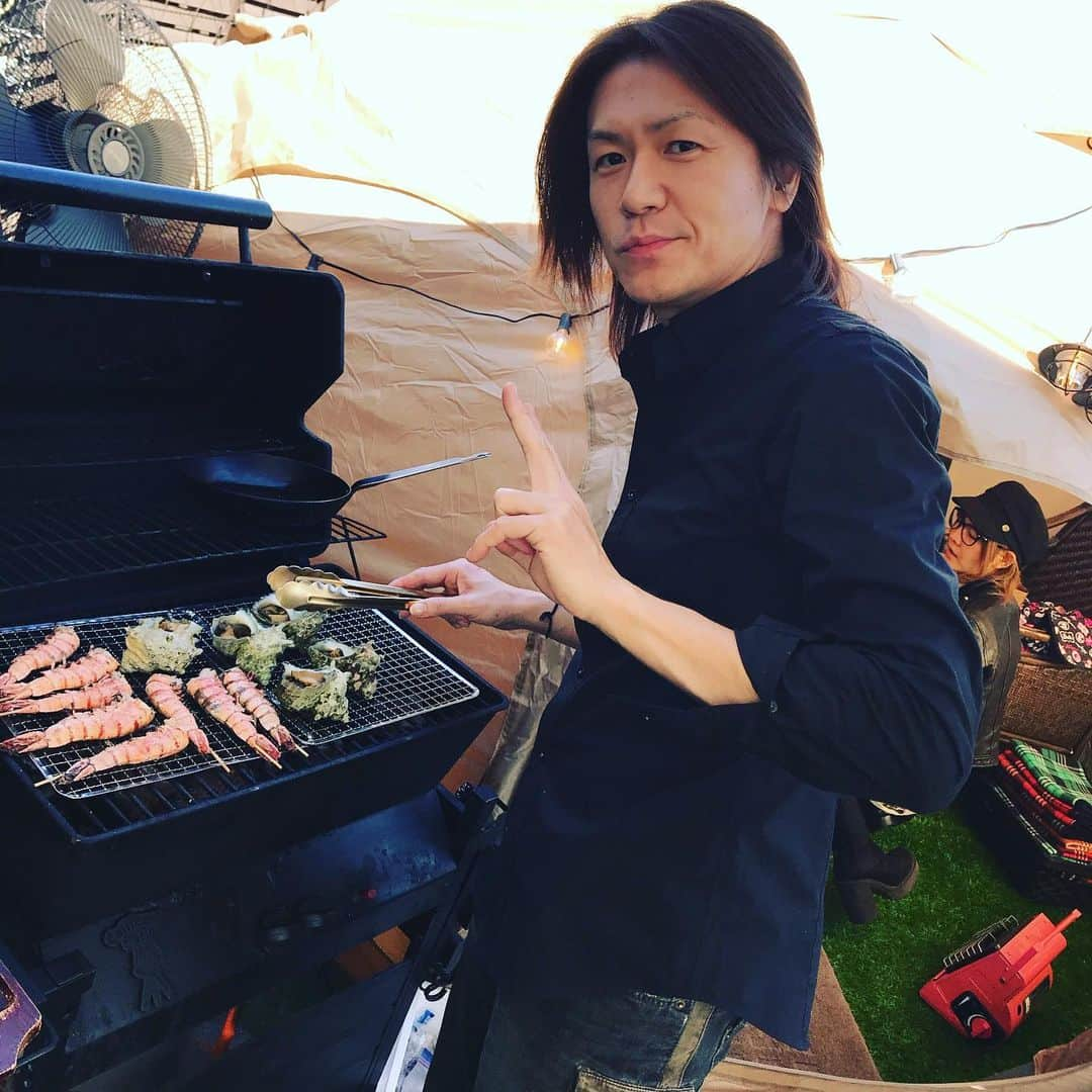 今井寿さんのインスタグラム写真 - (今井寿Instagram)「#あー楽しかった #🥩と🦞 #肉とシーフード #仁くんBBQ #久々に #午前中から🍻 #午前中まで🍻は時々あるが #楽しかった #仁くんのおもてなし #ホスピタリティ‼️ #生麺焼きそばはマルちゃんが美味しい #ありがと〜〜 #城咲仁 #今井寿 #imaihisashi #bucktick #bt #peace #✌🏻 #🌈🌈🌈🌈🌈🌈🌈 #アブラカダブラ #ABRACADABRA #🔮🙏🏻 #御守り」11月23日 6時05分 - bucktick_imai