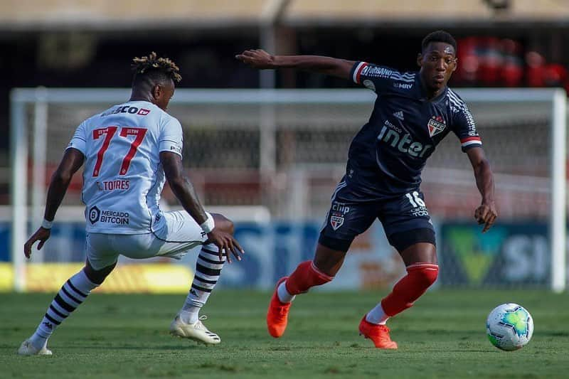 São Paulo FCさんのインスタグラム写真 - (São Paulo FCInstagram)「São Paulo 1 x 1 Vasco.   Empate no Morumbi: com gol de Luciano, o São Paulo lutou, mas acabou no empate contra o Vasco, neste domingo (22), pelo @brasileirao. O Tricolor chega a 37 pontos na tabela de classificação e se mantém na briga pelas primeiras posições.   Próximos jogos:   Quarta-feira (25): Ceará x São Paulo - Arena Castelão Sábado (28): Bahia x São Paulo - Arena Fonte Nova  #VamosSãoPaulo 🇾🇪   📸 Miguel Schincariol / saopaulofc.net」11月23日 6時08分 - saopaulofc