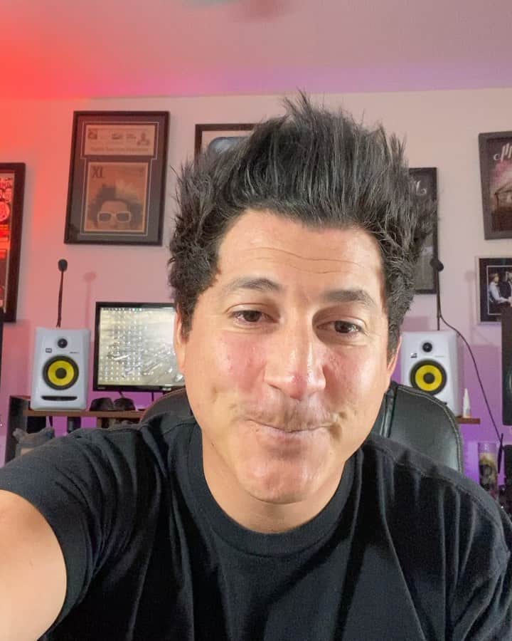 Jaime Preciadoのインスタグラム：「What’s up guys, just letting everyone know that I’m on @Cameo now trying to raise money for the thousand smiles foundation this holiday season. They provide medical and dental procedures for kids in Mexico and Baja California for free! Part of all the proceeds will be donated, so let’s get wild! 😘😘😘🤘🏼  Link in bio!」