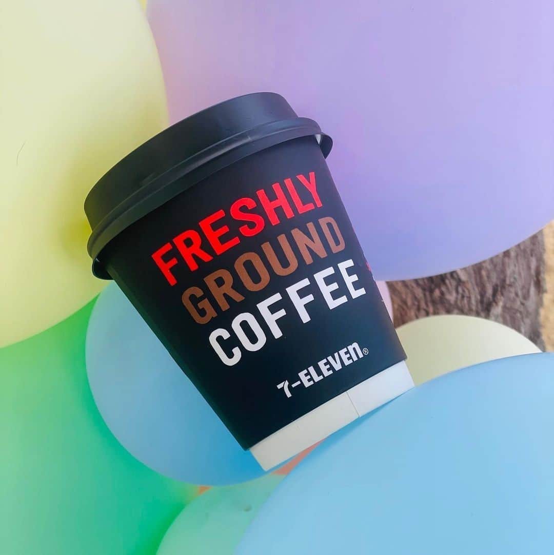 7-Eleven Australiaさんのインスタグラム写真 - (7-Eleven AustraliaInstagram)「Freshly ground coffee, the gift that keeps on giving 🎁 Get it delivered, quick and easy with 7-Eleven Delivery. • 7-Eleven Delivery is available in select Melb & Syd suburbs.  📷 @justanaussiedad」11月23日 6時30分 - 7elevenaus