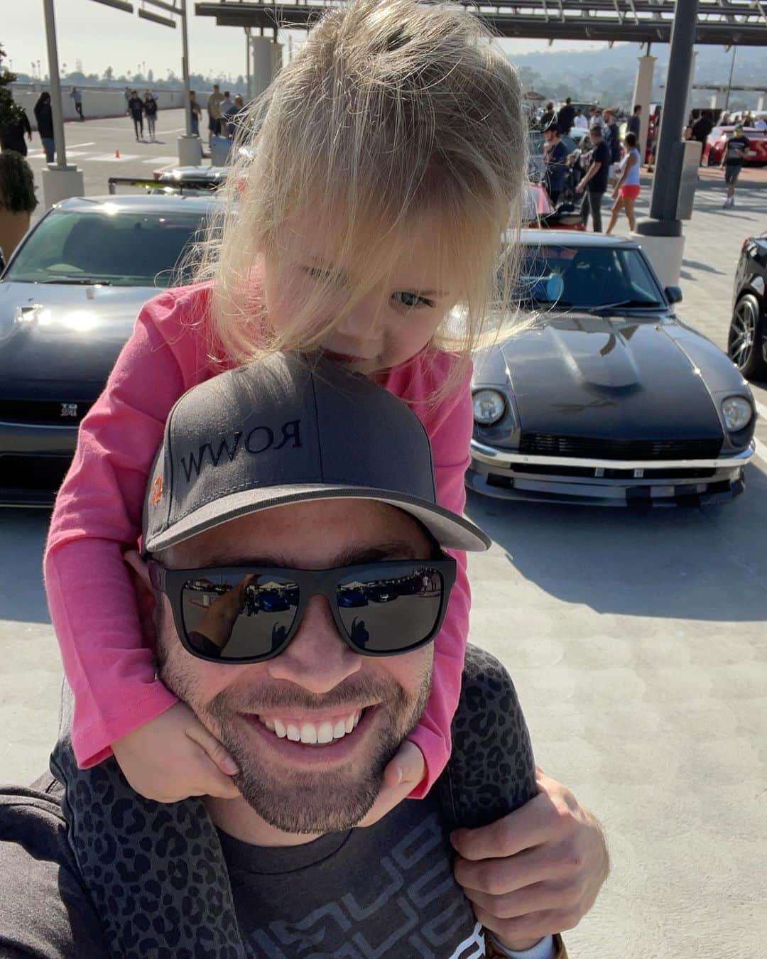 コーディー・ウォーカーのインスタグラム：「Remi’s first #carsandcoffee in south OC. Great turn out, great cars, great people. #daddydaughterday #startemyoung」