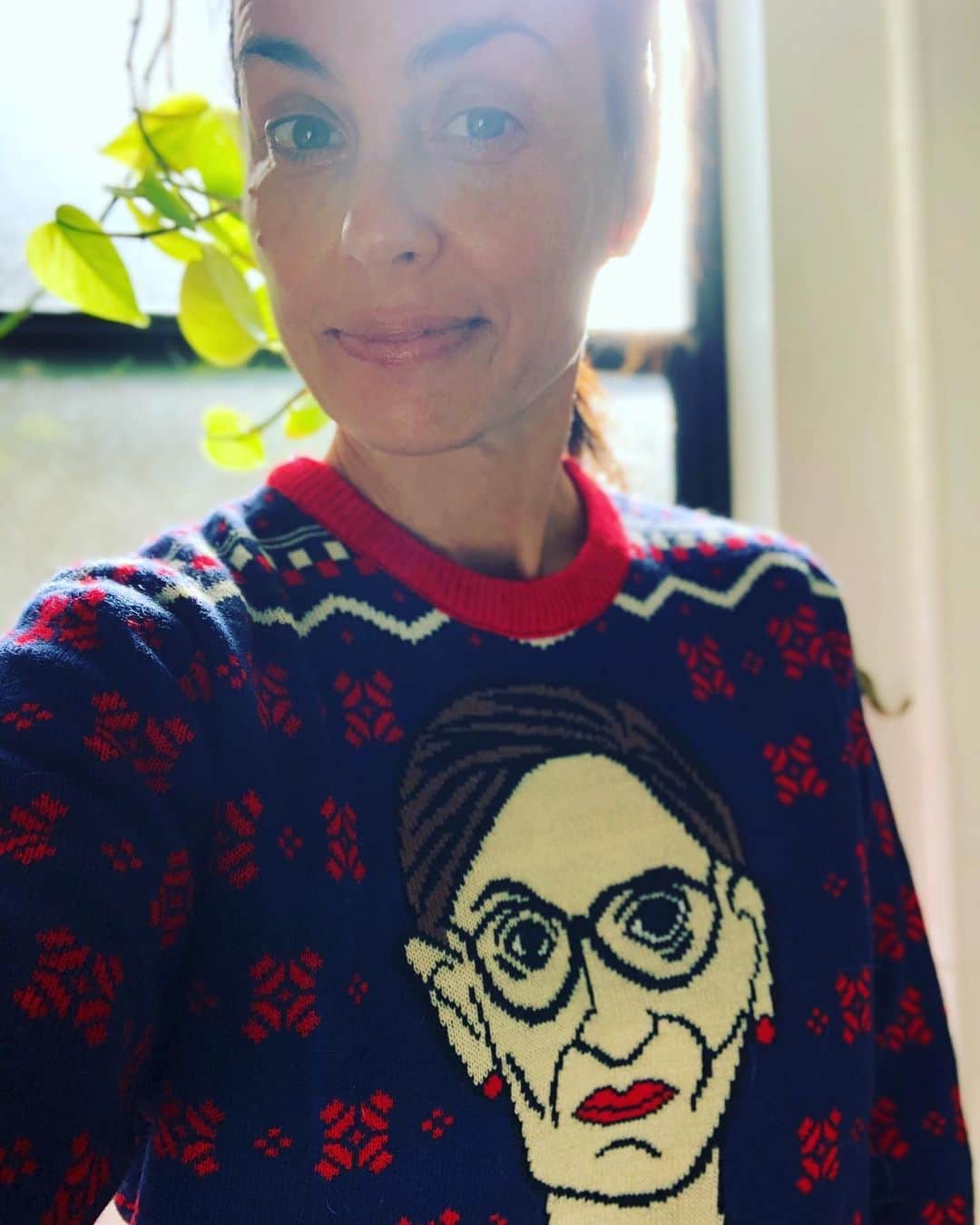 コンスタンス・ジマーのインスタグラム：「Now this is a Christmas sweater I could wear year round...@theoutrageonline donates $ for every purchase of every one of their items to charities fighting the good fight! #idissent #RBG #sundayselfie」