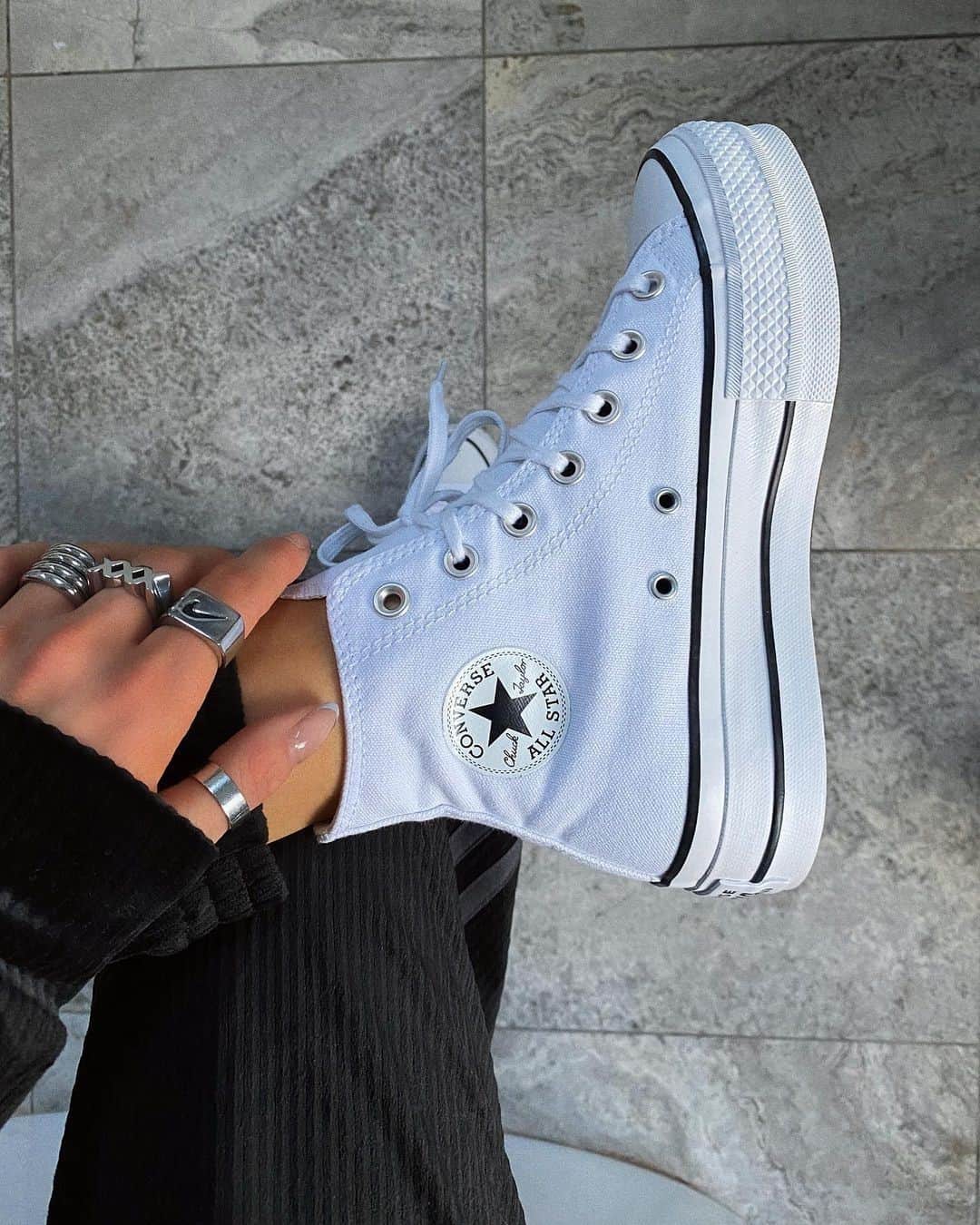 ASOSさんのインスタグラム写真 - (ASOSInstagram)「Converse Chuck Taylor Hi Lift Platforms [1462174] out here giving our looks (and us) a boost 💜 As Seen On @caitlinheathxo [she/her] 👟」11月23日 7時00分 - asos