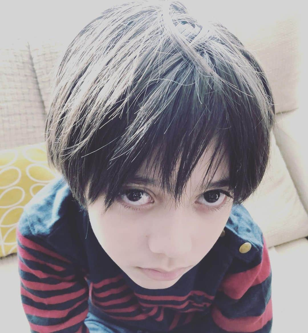 Hyuさんのインスタグラム写真 - (HyuInstagram)「ロックダウン中はつまらない😩 . . . . #ロックダウン  #ロックダウン中　#イギリス生活  #ハーフキッズ　#日英ハーフ　#ハーフ男子　#ハーフキッズモデル　#レプロ　#Hyu」11月23日 7時14分 - ___h_y_u___