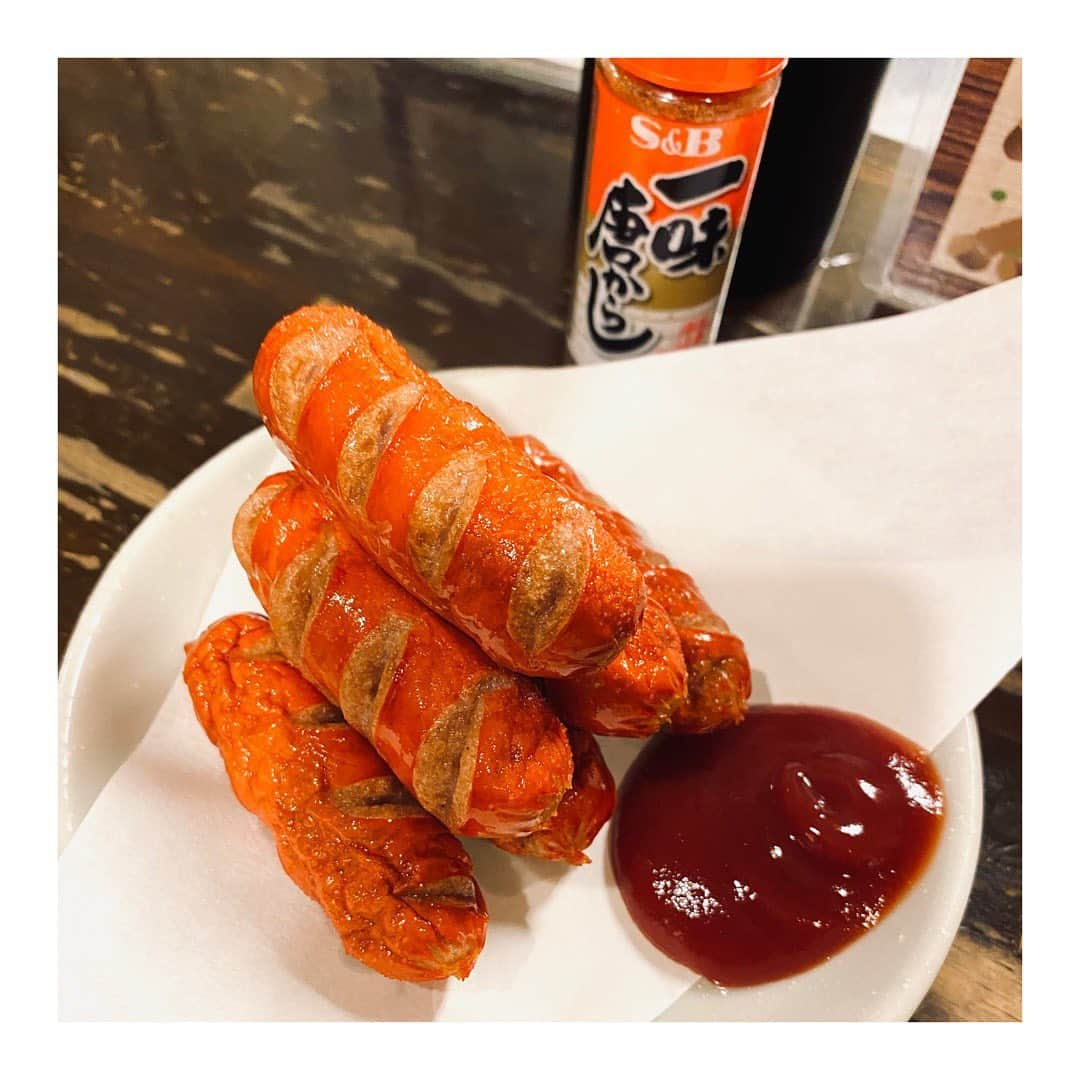 柏木作夢さんのインスタグラム写真 - (柏木作夢Instagram)「赤ウインナーの食感は不思議で  レバーの味は最高で  厚焼き玉子はいつのまにかなくなって  おでんはまさかの味噌で真っ黒でした。  義弟のいきつけ、恐るべし。  いいお客さんと、いい店主が嬉しかったです🙏✨  ・・・・・ #岐阜#駅前#名鉄#岐阜県#とんとん大魔王#串焼き#美味しい#赤ウインナー#厚焼き玉子#おでん#味噌#いい店#酒場放浪記#作夢の酒場放浪記#岐阜県岐阜市#ありがとう#foodporn#japan#gifu#thankful#foodstagram #instafood」11月23日 7時19分 - samukashiwagi