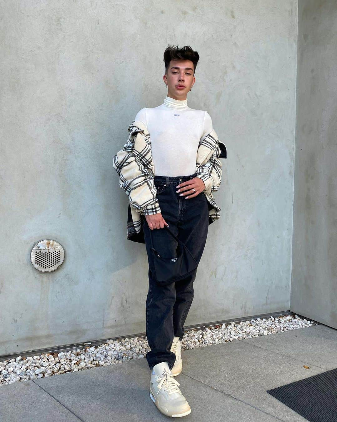 ジェームス・チャールズさんのインスタグラム写真 - (ジェームス・チャールズInstagram)「sweater weather」11月23日 7時21分 - jamescharles