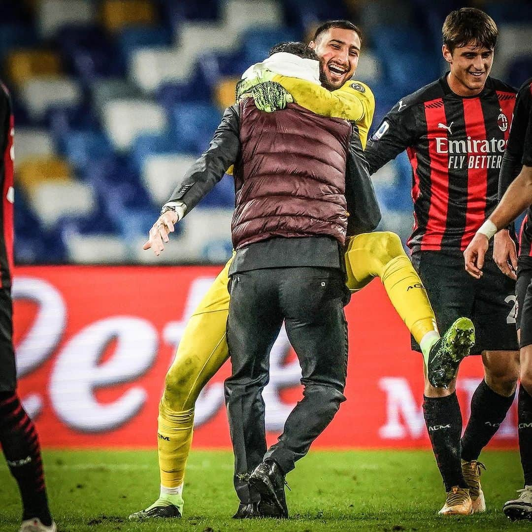 ACミランさんのインスタグラム写真 - (ACミランInstagram)「Well done, Coach! 😉 #NapoliMilan #SempreMilan」11月23日 7時26分 - acmilan