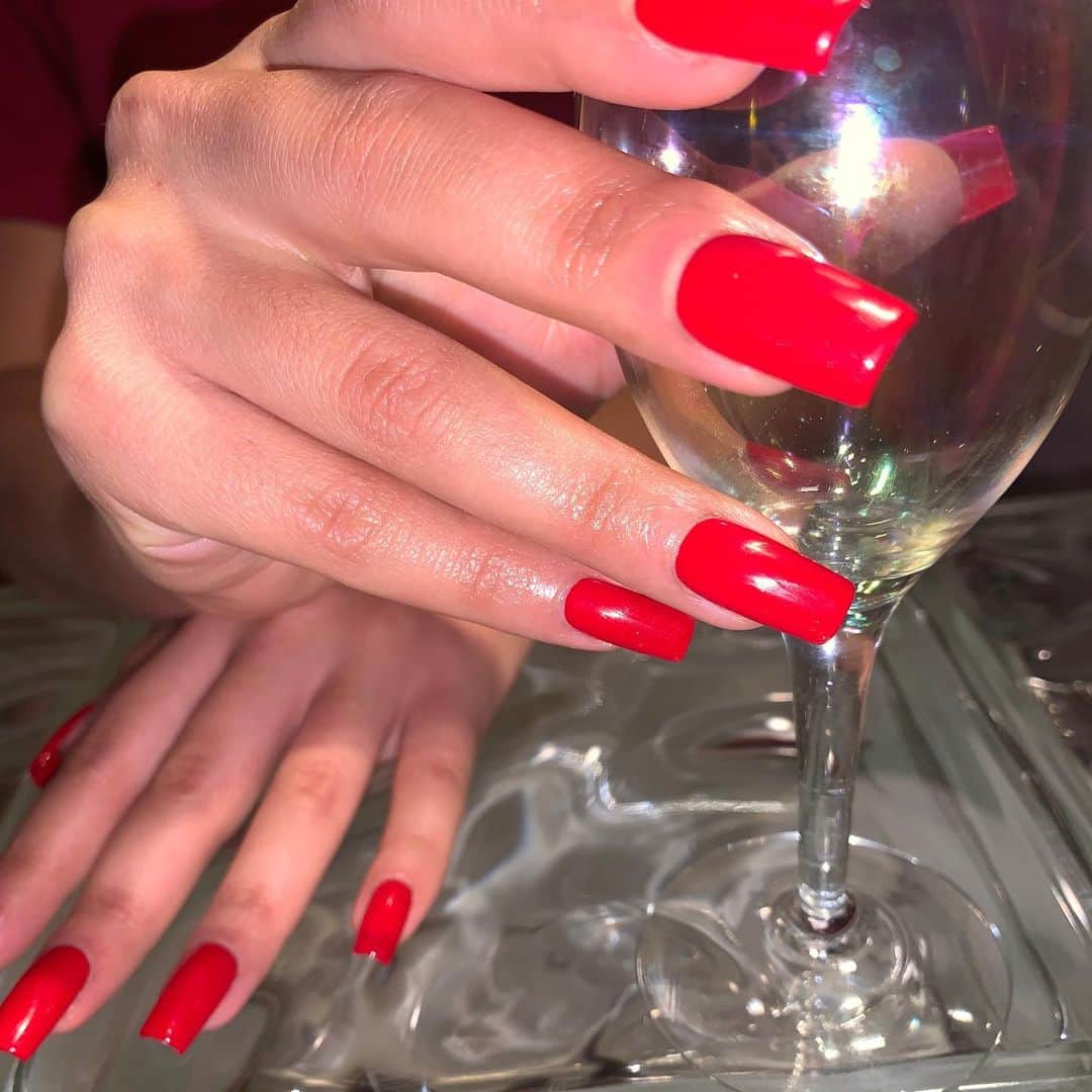 Mei Kawajiriさんのインスタグラム写真 - (Mei KawajiriInstagram)「Thanks giving day is coming soon ,  I hope we all safe , and feel beautiful ❤️🌹❤️ classic red nails are always make me feel lady💄 #nailsbymei @_laurenfern ❤️」11月23日 7時27分 - nailsbymei