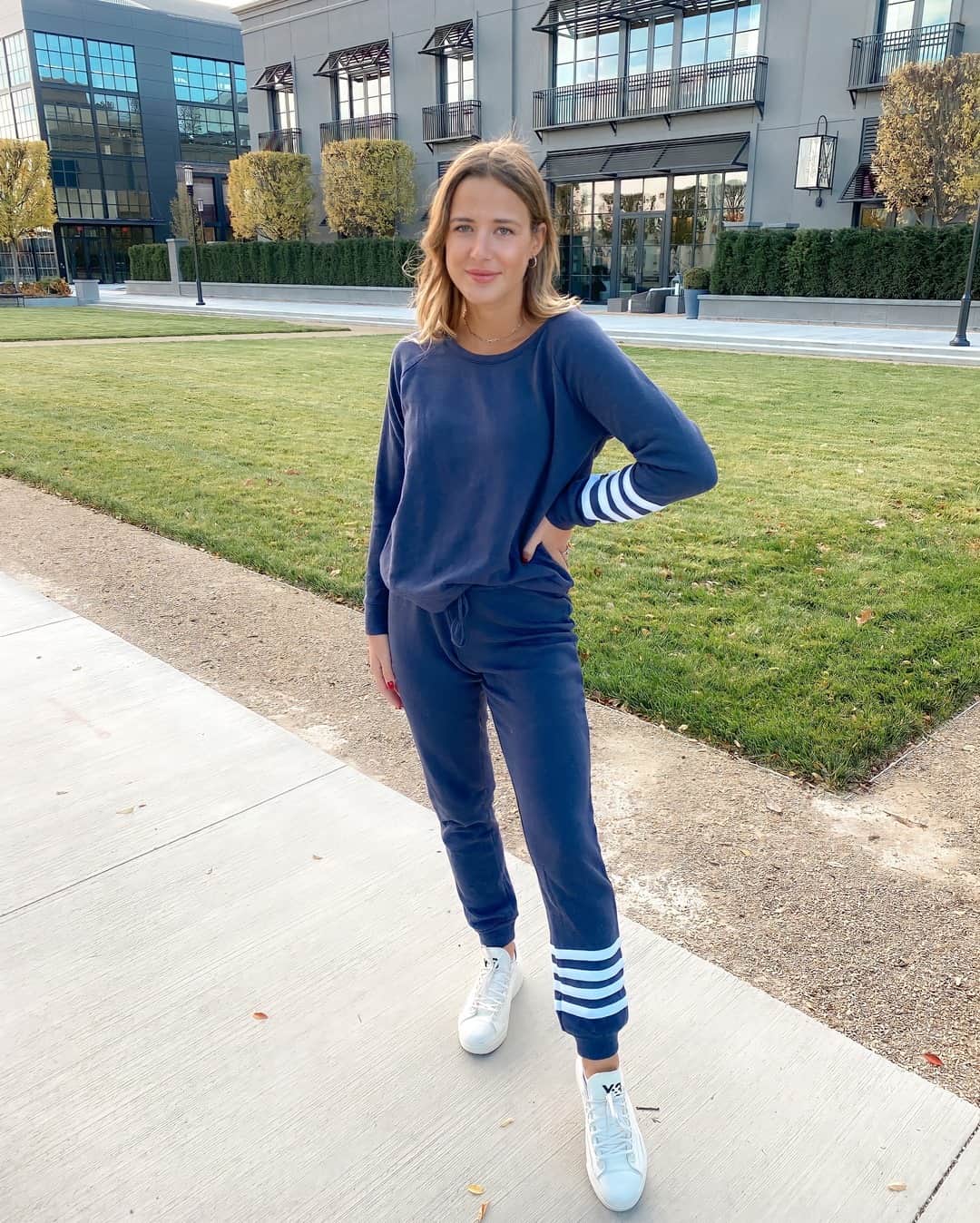 チェイサーのインスタグラム：「We found the perfect uniform for Sunday Scaries💙 @BABESONTREND #chaserbrand #matchingset #sweatset #sundayscaries #cordset」