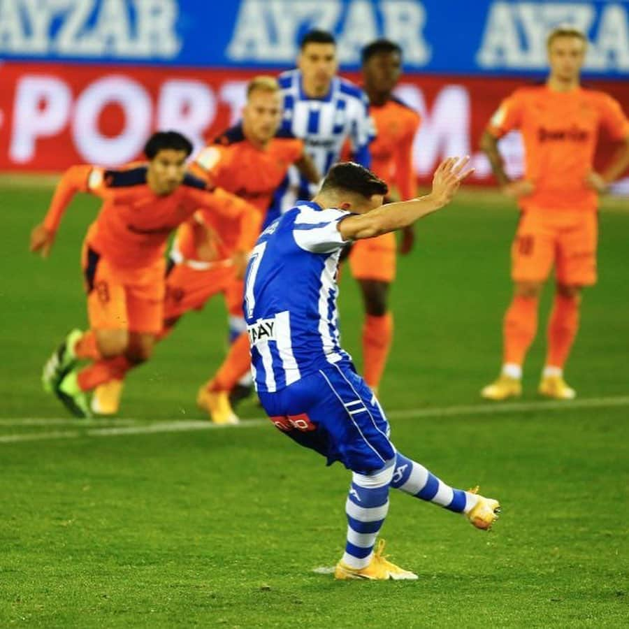 ルーカス・ペレスさんのインスタグラム写真 - (ルーカス・ペレスInstagram)「🔵⚪️ Sensaciones agridulces. ➕1 ante un rival siempre complicado ⚽️ Seguimos trabajando 💪🏼 #goazenglorioso」11月23日 7時35分 - 10lp