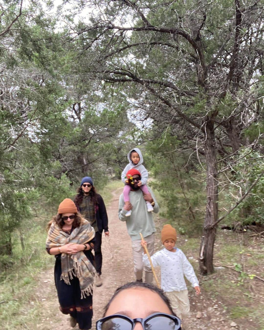 ニコール・トルンフィオのインスタグラム：「Weekends are for #hiking with my favorite people. The last pic is my fave 😍」