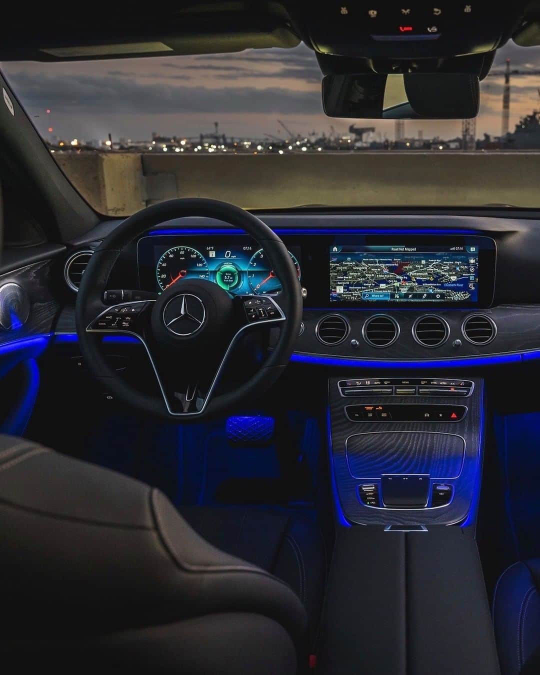 メルセデス・ベンツさんのインスタグラム写真 - (メルセデス・ベンツInstagram)「Elegant as ever. Dynamic like never before. The new E-Class.  📷 via @mercedesbenzusa  #MercedesBenz #Eclass #Sedan #Mercedes #Benz」11月23日 7時55分 - mercedesbenz