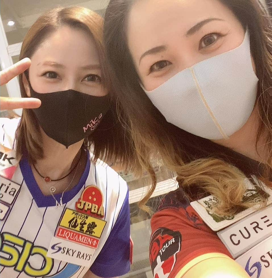 酒井美佳さんのインスタグラム写真 - (酒井美佳Instagram)「昨日は相模原パークレーンズさんで、 今日は厚木プラザさんです🎳  2日間、高坂麻衣ちゃんと一緒🤗.  今日も楽しみです😃  終わったら秋田に移動して明日は秋田でチャレンジ😀.  相模原のお客さんにたくさん、 お土産頂きました💕.  みなさん、ありがとうございました🤗  #酒井美佳 #MikaSakai #プロボウラー #ボウリング #pleague #pリーグ #MKグループ #festaria #phiten #SSOSIO #酵素ドリンク #美容 #株式会社SSI」11月23日 8時06分 - mika37mika