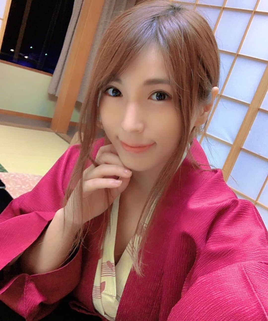 星野ナミさんのインスタグラム写真 - (星野ナミInstagram)「癒♨️ 紅葉も花火も綺麗だった🍁  #花火　#温泉　#旅行　#travel #浴衣　#癒し　#癒 #fireworks #refresh #refreshing #温泉旅行 #温泉女子 #温泉宿」11月23日 8時07分 - hoshino_nami73