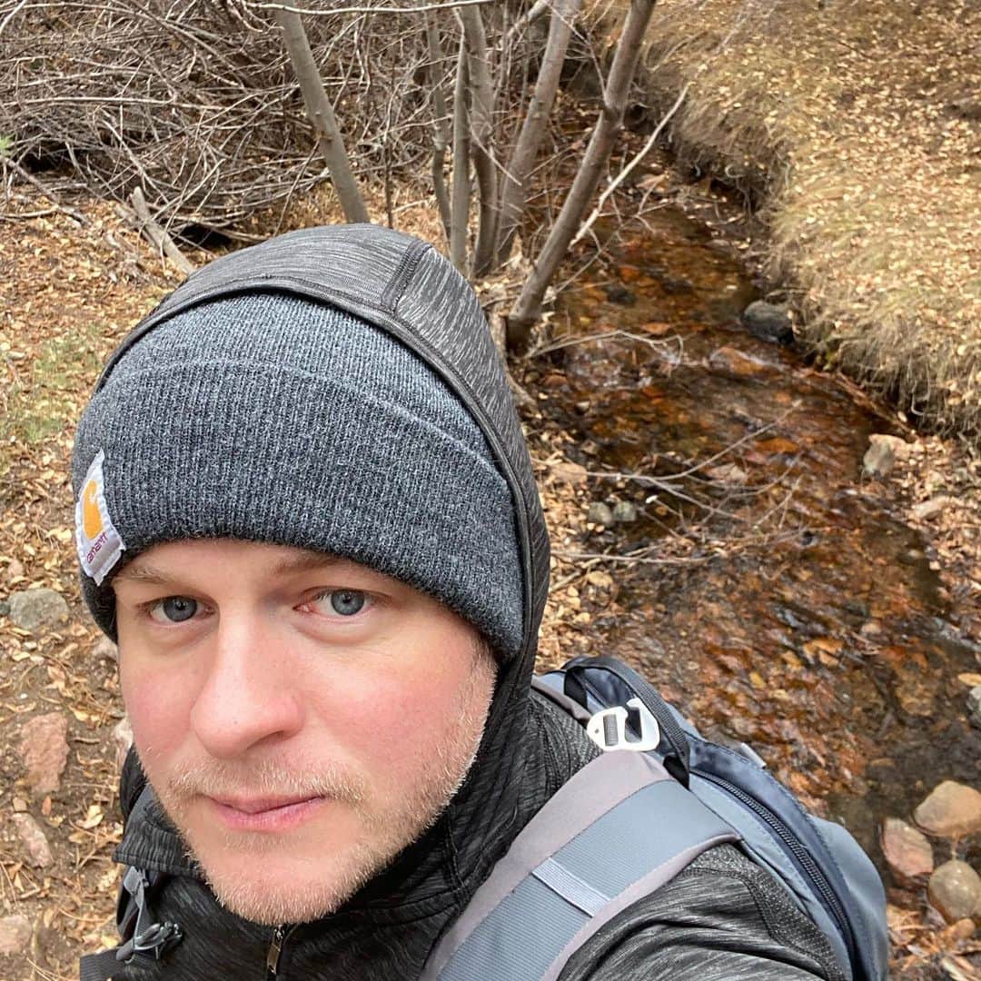 マイケル・グラント・テリーのインスタグラム：「Walking and hiking and walking to take my mind off the fact that I miss my little little girl madly.  New Mexico is beautiful!」
