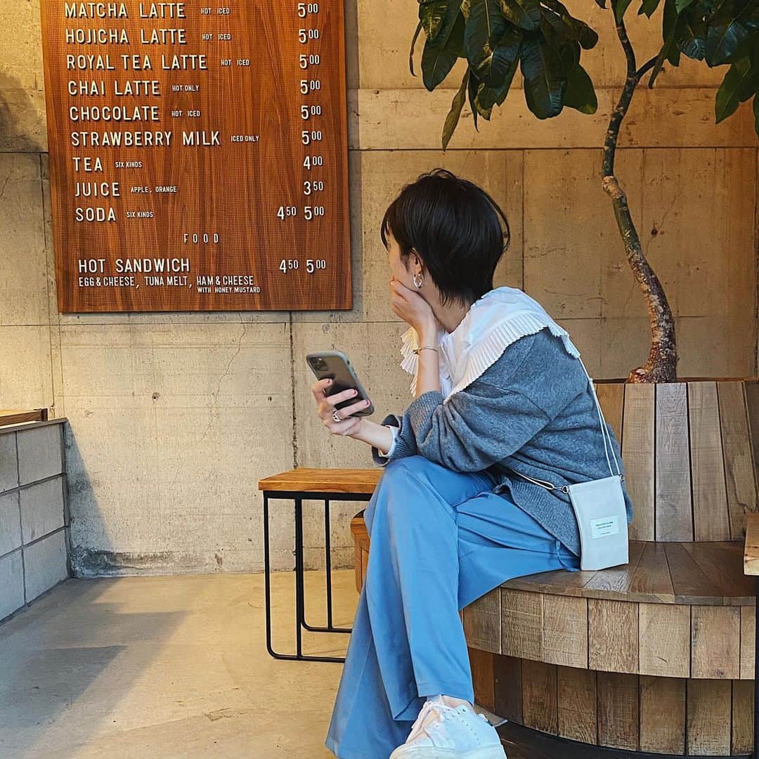 美生のインスタグラム：「#outfit﻿ ﻿ blouse : @machatt_  cardigan, pants : @donobanweb  bag : @beautifulpeople_officialsite  ﻿ ﻿ ﻿ 娘たちが義実家にお泊まりなので﻿ 今日は掃除や用事を済ませよう~♡﻿ ゆっくりランチでもいこう👨🏻👩🏻﻿ ﻿ ﻿ ﻿」