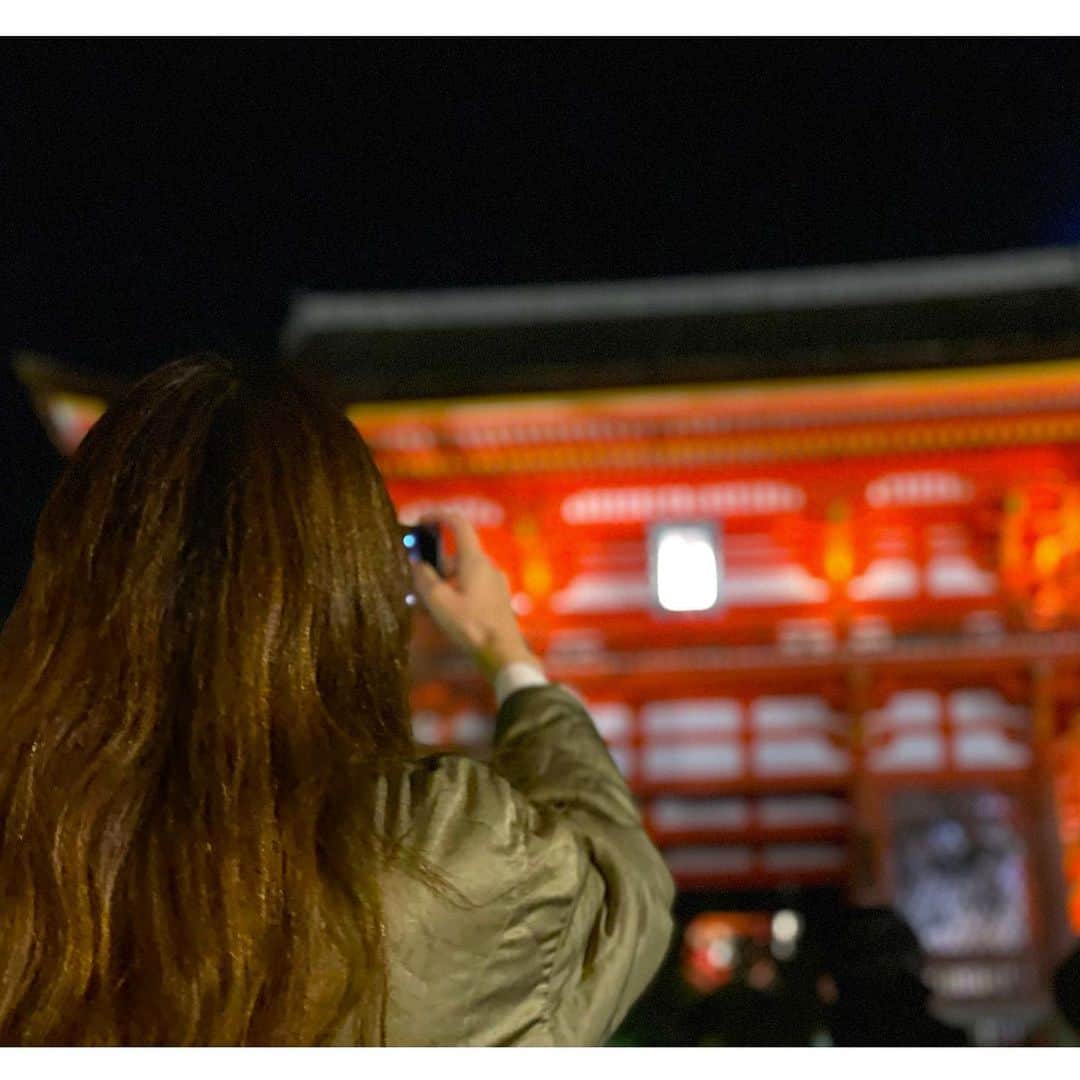Yasuji Narutoさんのインスタグラム写真 - (Yasuji NarutoInstagram)「2020.11.21  南禅寺の紅葉と清水寺の夜間拝観に行ってきました  とてつもなく人が多いのにビックリしました  コロナ…ですよね？？ってくらい笑  まぁ自分も行ってるので人の事言えませんが笑  あとiPhone12のカメラが性能すごいです  画像加工してて気付きましたが小さい星の光まで撮れてました。  ナイトモードぱねぇす！  ぴえん超えてぱおんだわ←言いたいだけ」11月23日 8時40分 - norosuke