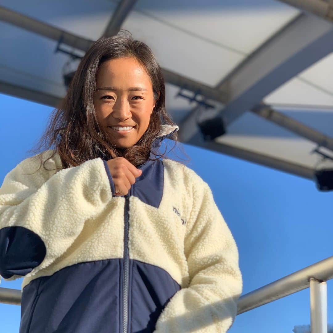 及川栞のインスタグラム：「. Thank you for supporting🌈 @mistral_apparel 🔆 風が冷たくなってきたけど これ着てたらめちゃくちゃ暖かい💛 デザインも可愛いし何にでも合わせやすい！ これから寒くなるので皆さんも是非💋 ユニセックスサイズで、リバーシブルです👫  #winteriscoming#cold#windy#wintercloth#jacket#mistral#japan#netherlands#brand#new」
