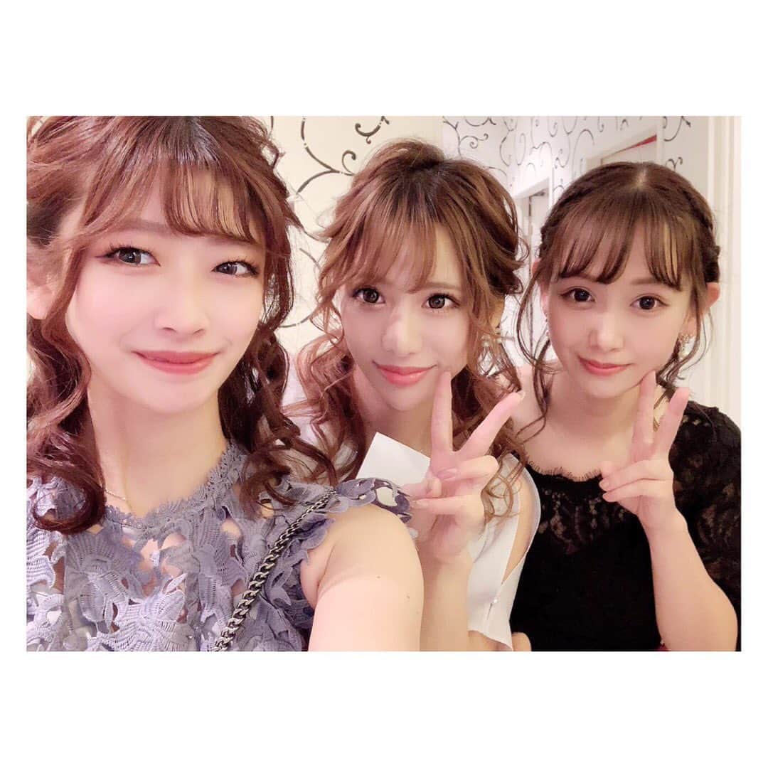 小河結香さんのインスタグラム写真 - (小河結香Instagram)「お友達の結婚式💒💕 写真載せて良いか分からなかったから ゲスト側の様子だけ✋ 美男美女の素敵なお式でした😍 コロナで延期になっちゃったけど 幸せいっぱいそうで本当に良かった💕 美女軍団に囲まれたお席で目の保養でした💖 本当にお幸せに…💍🍀 11/22良い夫婦の日に更新しようとして 1日過ぎた私です💧 #結婚式 #結婚式スタイル #結婚式コーデ #素敵な結婚式 #良い夫婦の日 #最強美女軍団」11月23日 8時49分 - yun2world