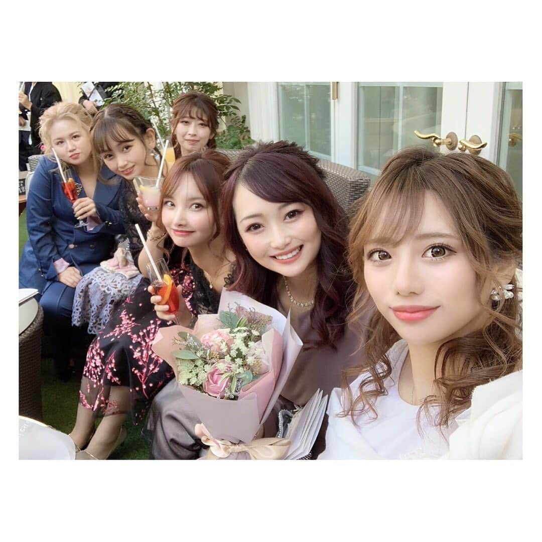 小河結香さんのインスタグラム写真 - (小河結香Instagram)「お友達の結婚式💒💕 写真載せて良いか分からなかったから ゲスト側の様子だけ✋ 美男美女の素敵なお式でした😍 コロナで延期になっちゃったけど 幸せいっぱいそうで本当に良かった💕 美女軍団に囲まれたお席で目の保養でした💖 本当にお幸せに…💍🍀 11/22良い夫婦の日に更新しようとして 1日過ぎた私です💧 #結婚式 #結婚式スタイル #結婚式コーデ #素敵な結婚式 #良い夫婦の日 #最強美女軍団」11月23日 8時49分 - yun2world