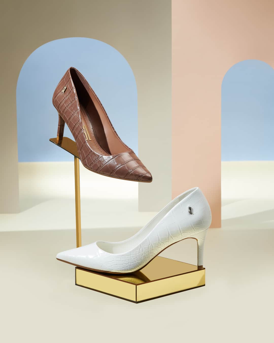 Santa Lollaのインスタグラム：「E pra quem não abre mão do clássico scarpin, ele também é revisitado com o acabamento em croco! [ R$169,90 cada ] #santalollaverao21 #scarpin #croco #classicshoes」