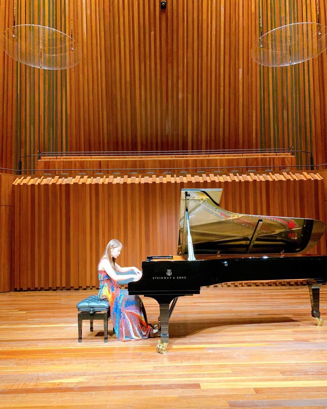 長富彩さんのインスタグラム写真 - (長富彩Instagram)「昨日、兵庫県立芸術文化センター 神戸女学院小ホールにてリサイタルでした。二回の延期を経ての開催。 この度コロナの状況が悪化してるように見え心配していましたが、沢山の方に聴いて頂くことができ胸いっぱいでした！ ご来場頂いた皆様ありがとうございました。やはり、舞台は最高です！ また改めて色々記したいと思います。  #piano #pianist #concert #followｍe  #ピアノ　#ピアニスト」11月23日 9時16分 - nagatomiaya
