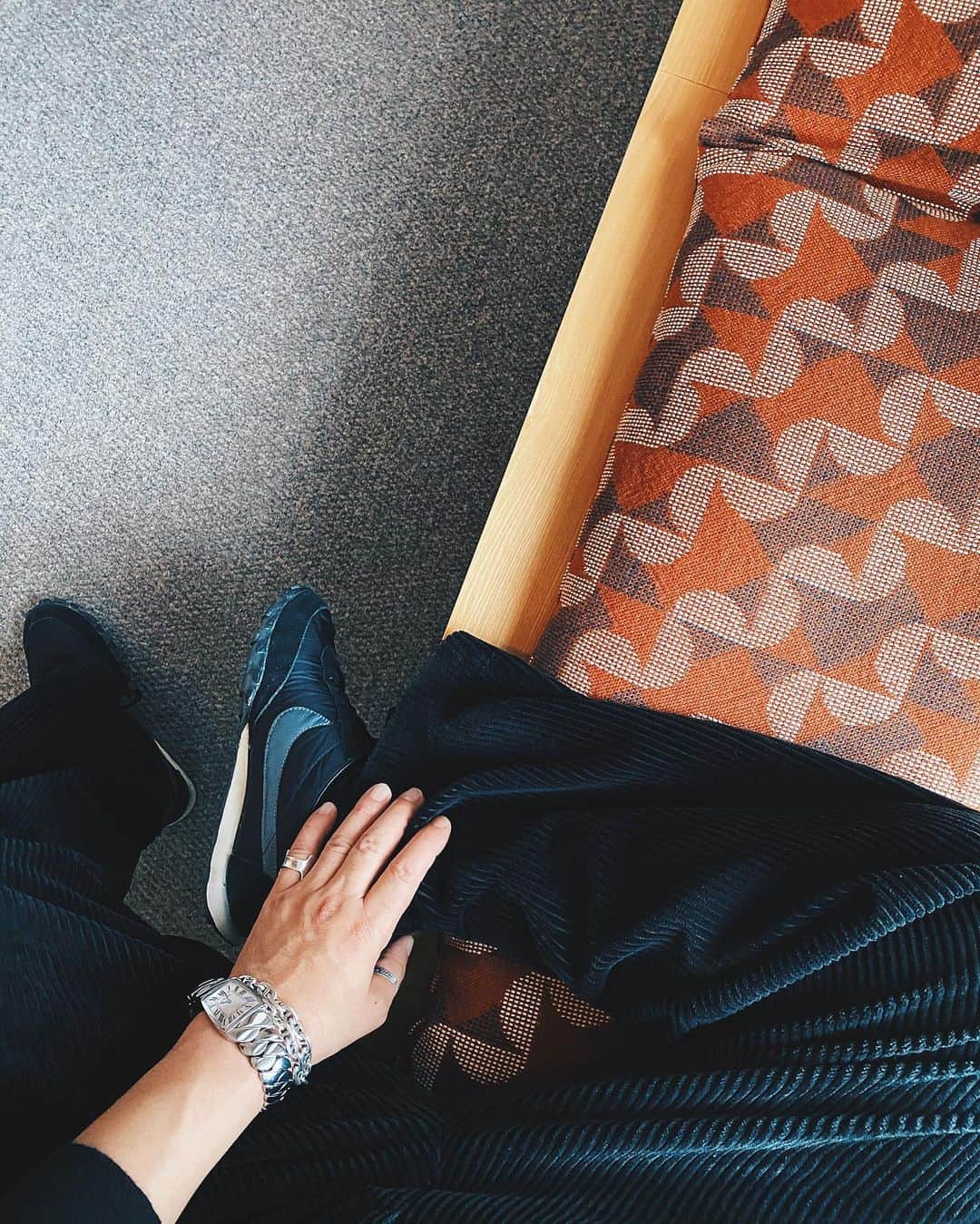 小塚源太のインスタグラム：「✔︎ コーデュロイは断然太うね派 #maisonjejia #cord #pants #menstyle」