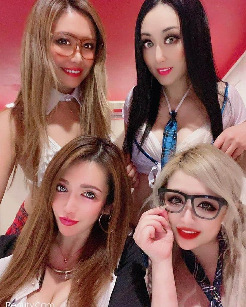 Loxyさんのインスタグラム写真 - (LoxyInstagram)「School girls! おはようございます!🎌勤労感謝の日! お仕事がんばってる皆様に感謝の日!🎌  今週は火水金土日にいますよ！ 😷してあそびきてくださいね♥  ⌚dance time 24:30~5:00 entrance￥1000/1drink  @yokohama.nightclub 💃🏿💃💃🏿everynight dancing!🎉 @tokyopartytime_japanesedancers  ※🍽️Food menu￥500〜 🍗🍕🥗🌯🥙🍟🍖🍿🧀🌭 👳🧕🕌Sisha￥2000  ♪hiphop ,reggae,african,edm,latin,danceclassic,newjackswing,house,70'S〜all mix  ※時間はずれこむこともあり！ 早めにいくので声かけてね❤ 日本🇯🇵のサラリーマンのみなさま、😷してあそびきてね！ スタッフも全員😷着用!  換気対策も万全！空気清浄機フル稼働！ 検温🌡️＆消毒🙌💧も実施中!  Please wear a mask for all customers！  All the staff wear masks!  Ventilation measures, We also measure temperature and disinfect.  We have staff who can speak 🆗English, Spanish, Urdu, Turkish, Swahili and Filipino.  💃💃💃💃💃💃💃💃💃💃💃💃💃💃💃💃💃💃💃💃💃🏿💃💃💃💃💃💃💃💃💃💃💃 #関内 #制服 #school  #シーシャ #シーシャバー #シーシャカフェ #水たばこ #ゴーゴーダンサー#showdancer #gogodancer #followme#liker #likes #likeall #likealways」11月23日 9時41分 - dancerloxy