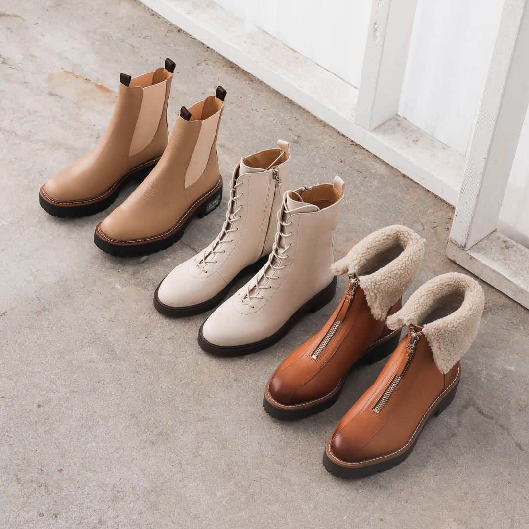 サムエデルマンのインスタグラム：「How to choose.... Tap to shop the LAGUNA, NELLYN, and JACQUIE2  #SamEdelman #Fall2020」