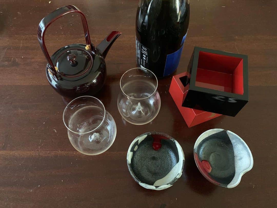 Monday満ちるさんのインスタグラム写真 - (Monday満ちるInstagram)「I dove into my personal collection of sake cups, pourers, and other Japanese food and drink accessories to create the photos and imagery for the SAKE + MUSIC promo material, and was reintroduced to many items I hadn’t paid attention to in years. I think until the SAKE + MUSIC event on 12/17, I’m going to make it a point to reacquaint myself to some of them and explore ways to implement them into my cooking...and drinking, of course! Just touching these pieces and having flashes of the memories they trigger, of people and experiences, is golden.」11月23日 10時07分 - mondaymichiru