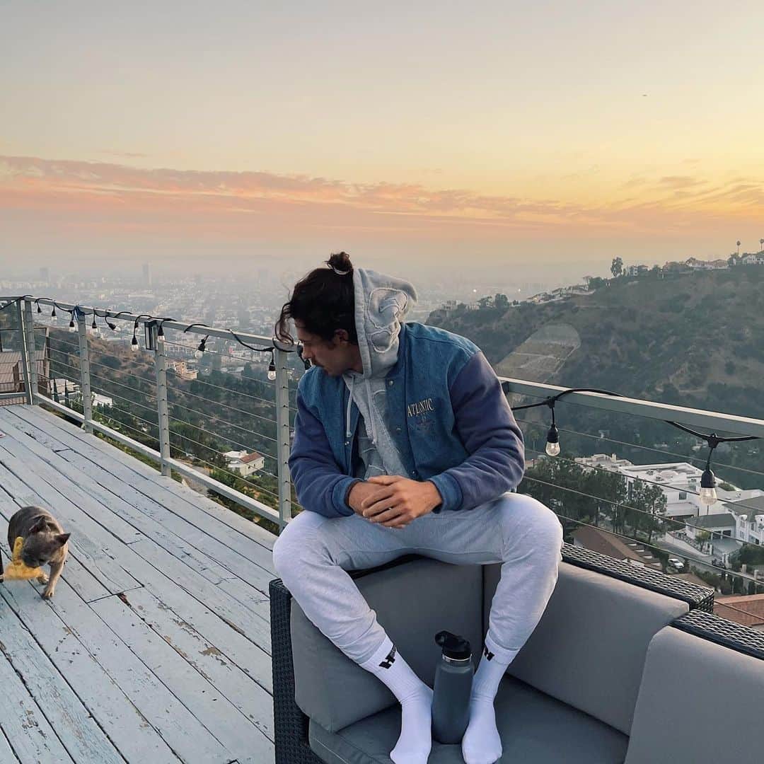 Steven Kellyのインスタグラム：「getting used to this 🌇」